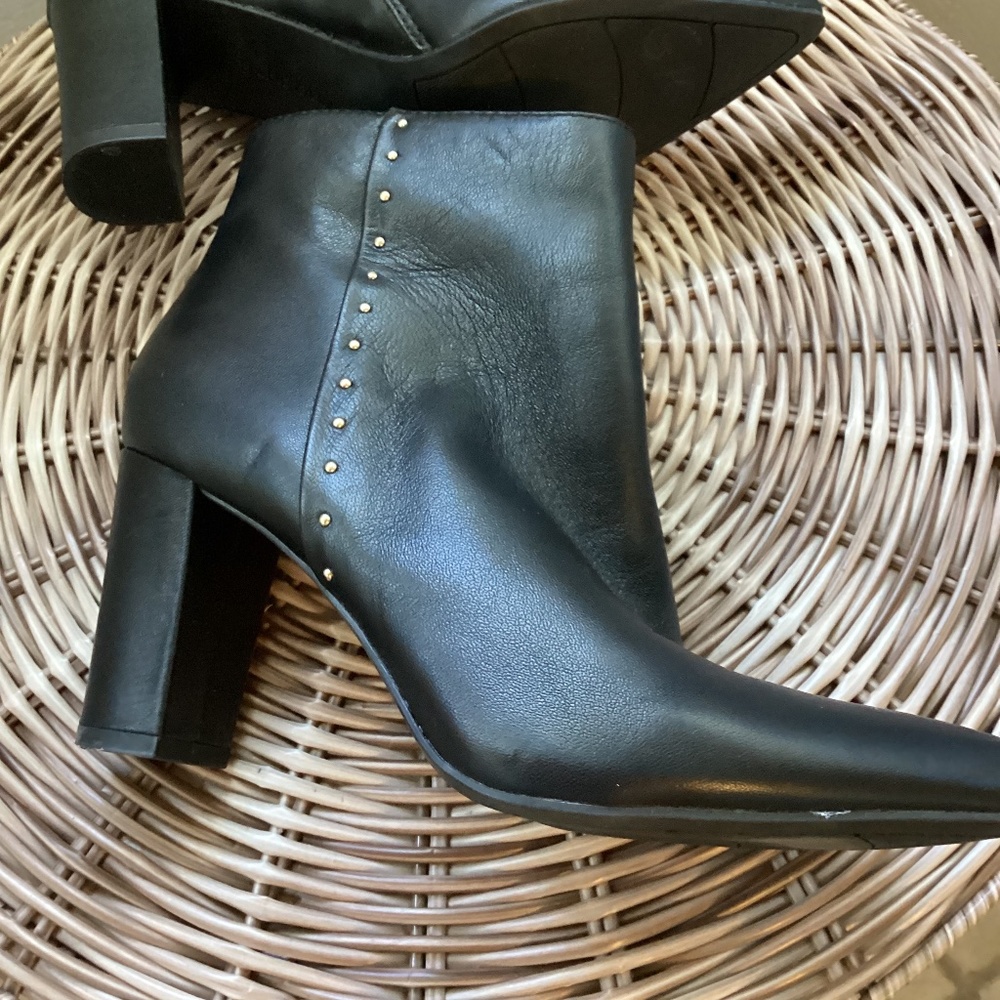 Bandolino Zoila ankle boot black size 6